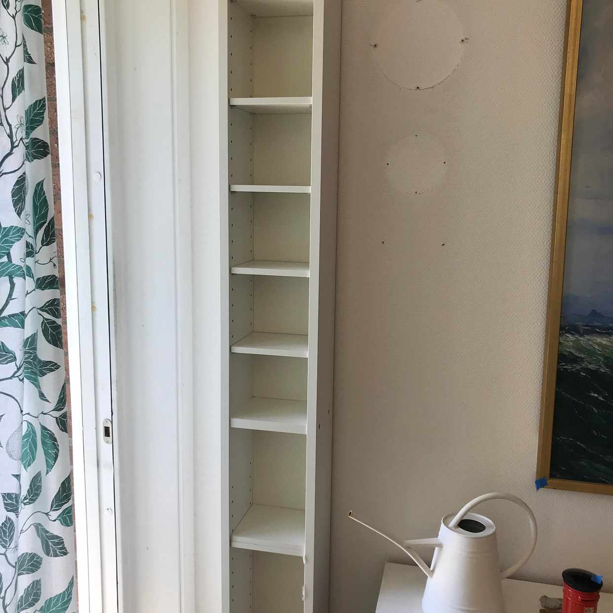 image of Säng hylla byråar en hög - Bromma