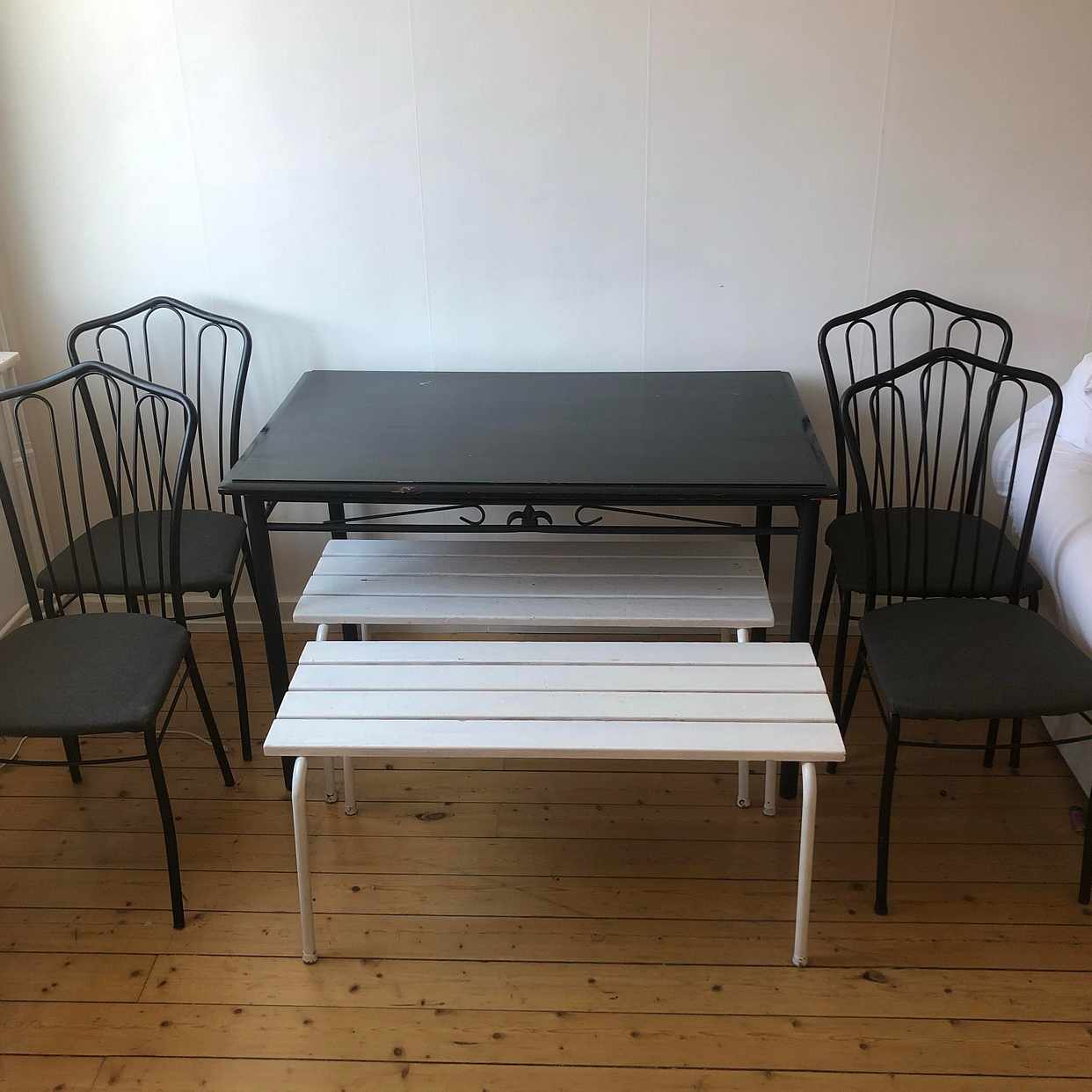image of Bord, stolar och bänk - Stockholm