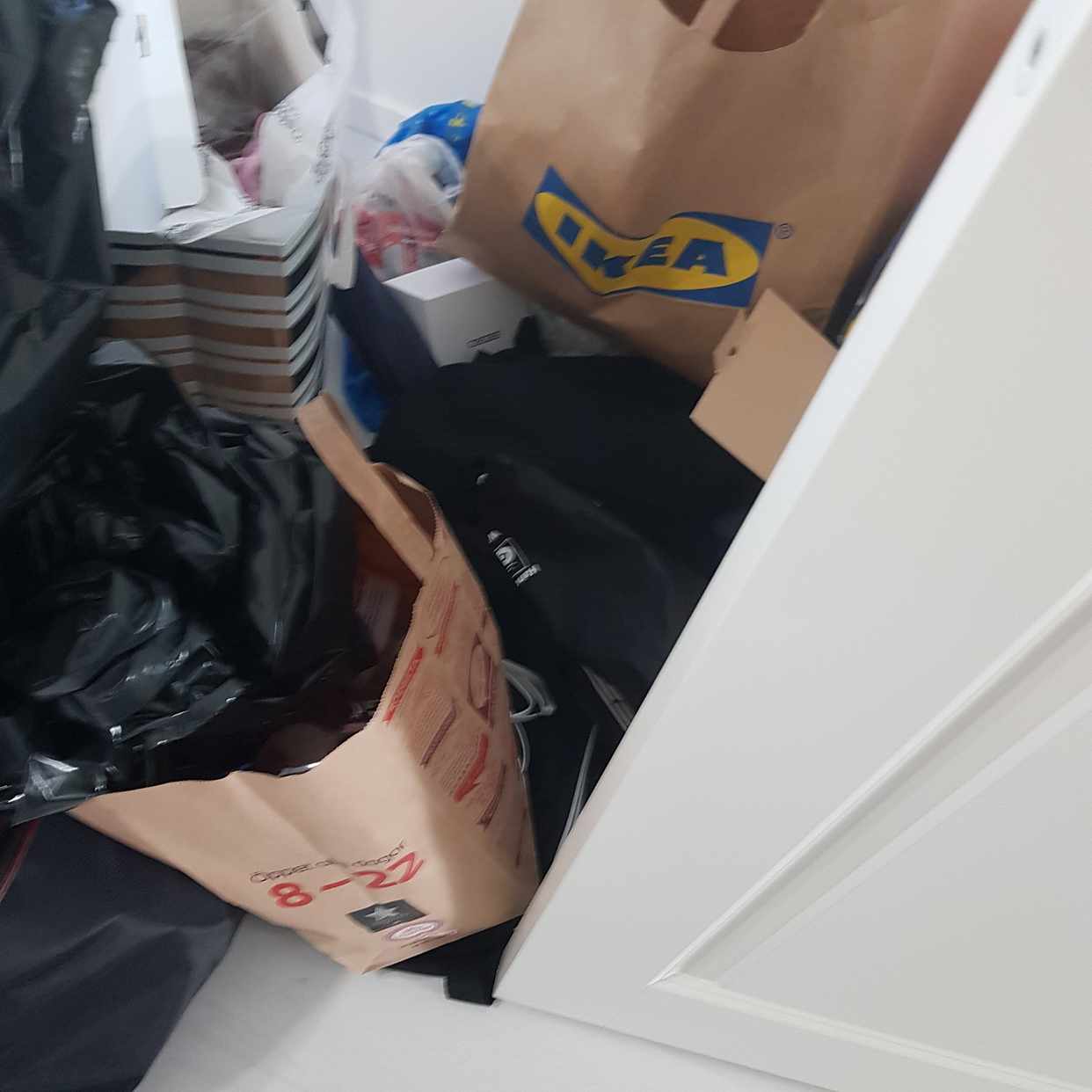 image of Kartonger som ska slängas - Skärholmen