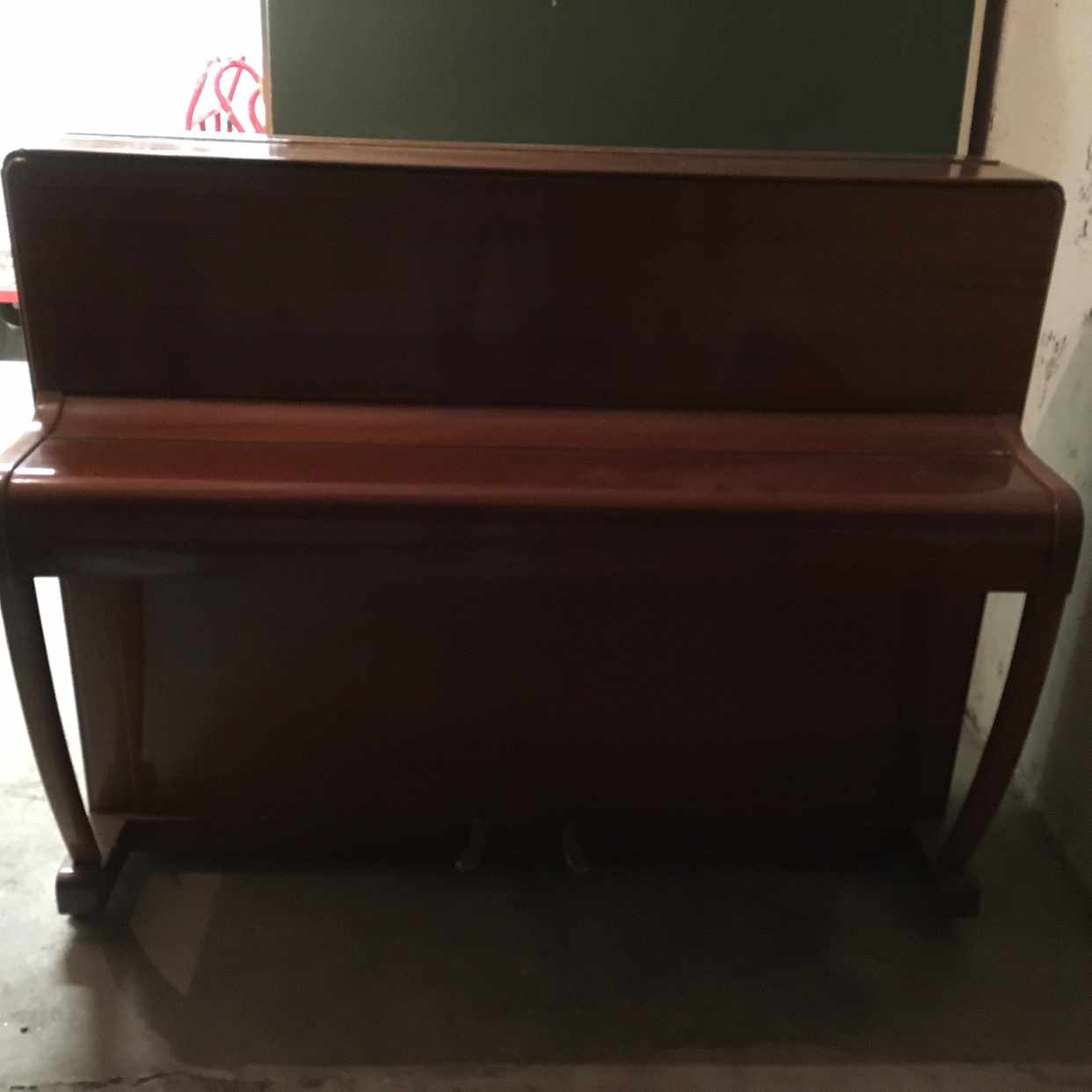 image of Piano litet  137 cm bred - Solna