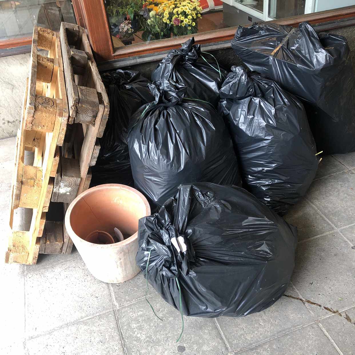 image of Skräp lastpallar - Årsta