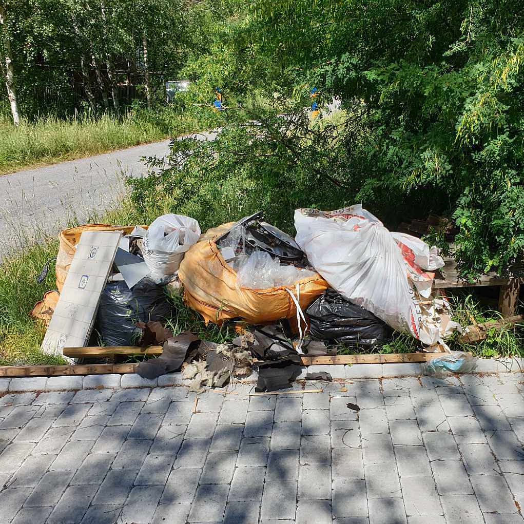 image of Byggplank och brännbart - Ingarö