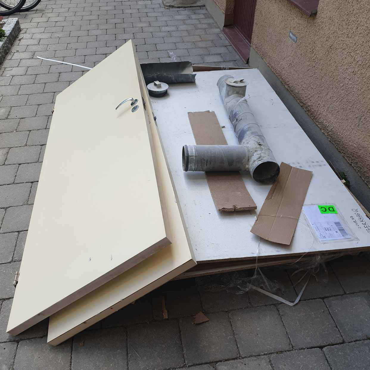 image of 2 dörrar + emballage - Stockholm
