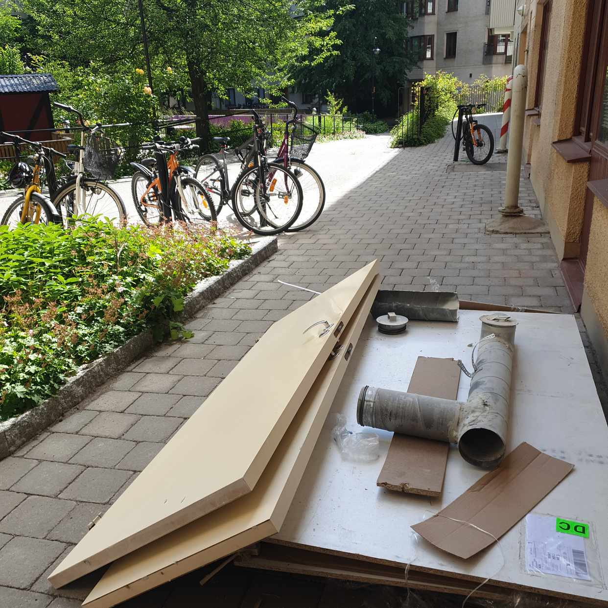 image of 2 dörrar + emballage - Stockholm