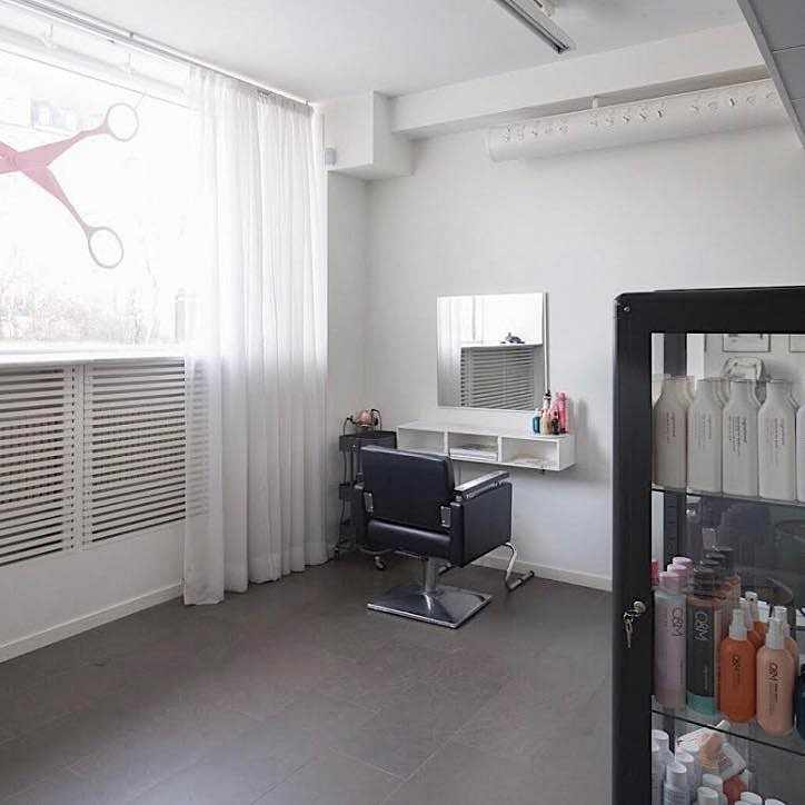 image of Två stycken frisörstolar - Stockholm