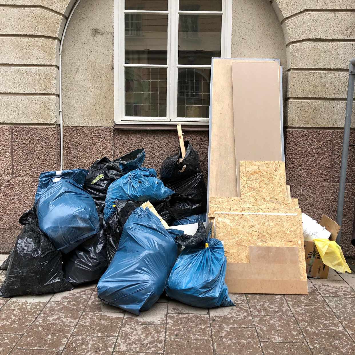 image of Div byggskräp - Stockholm