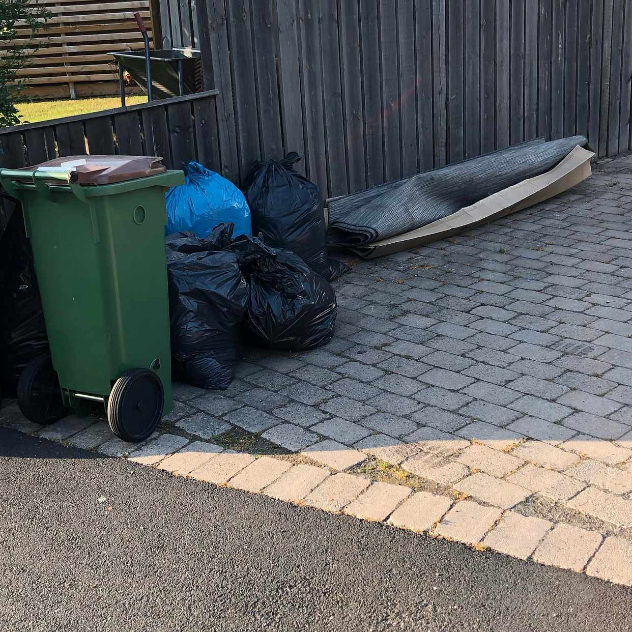 image of Trädgårdsavfall/brännbart - Höllviken