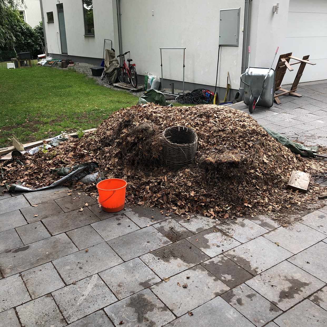 image of Löv + lite smågrenar - Danderyd