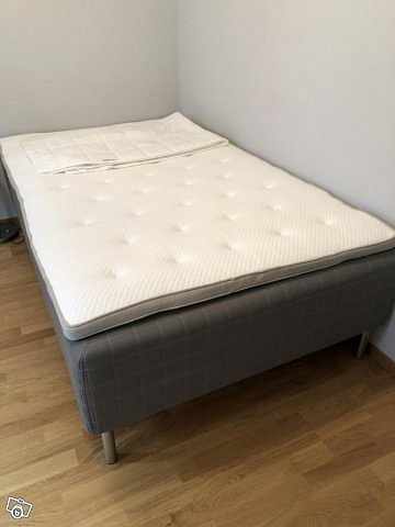 image of Ikea säng - 