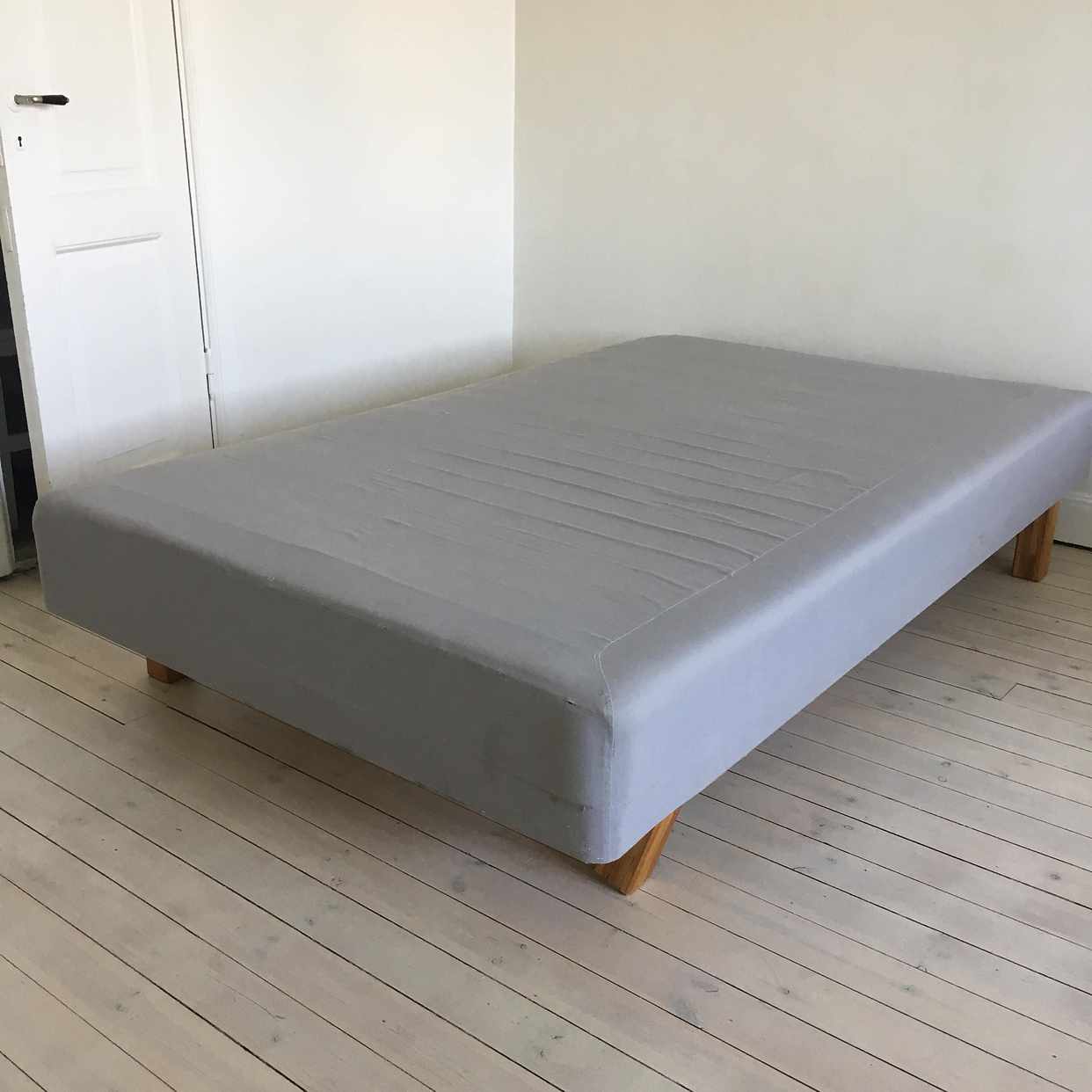 image of 1,2 m säng - Stockholm