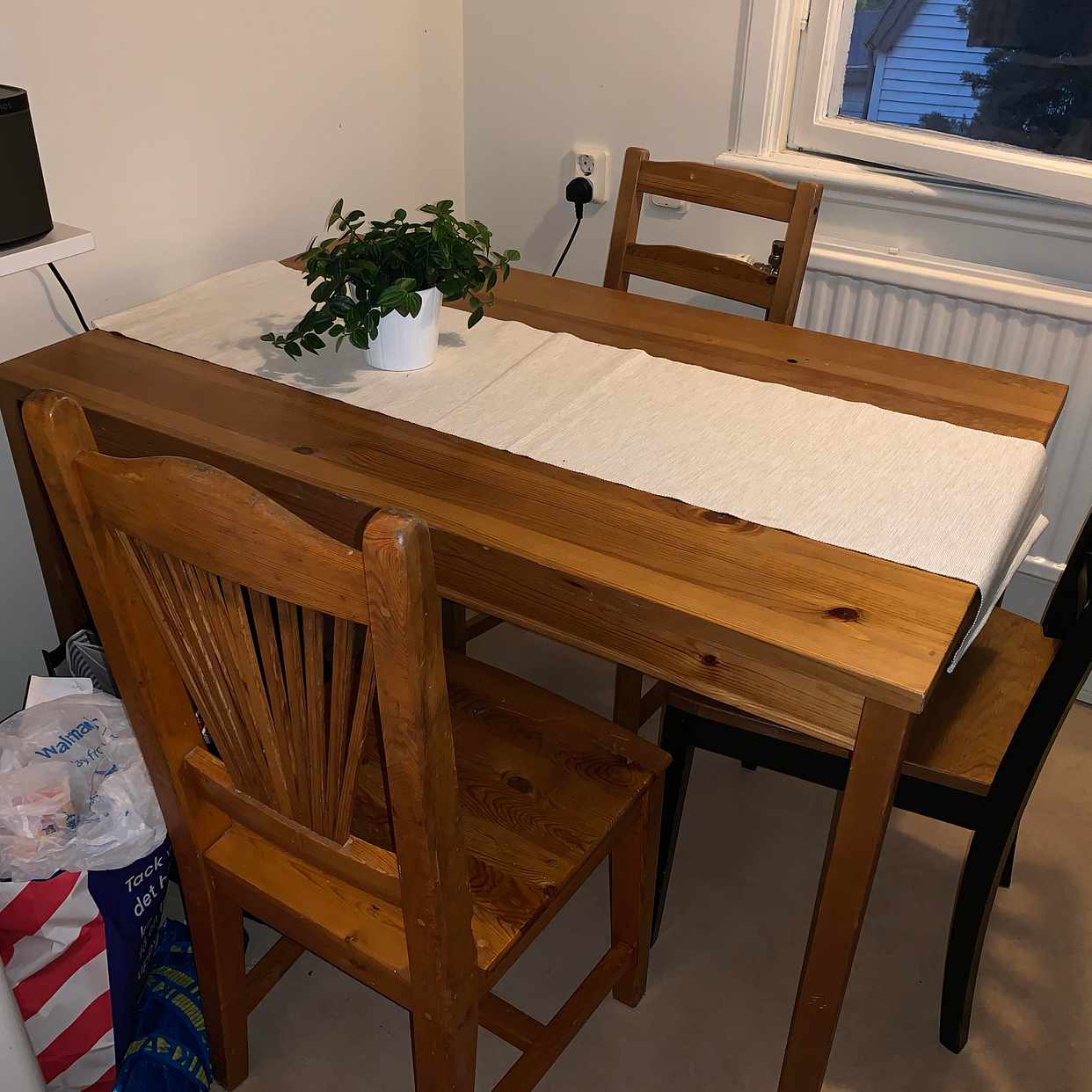 image of Matbord & 3 stolar - Stockholm