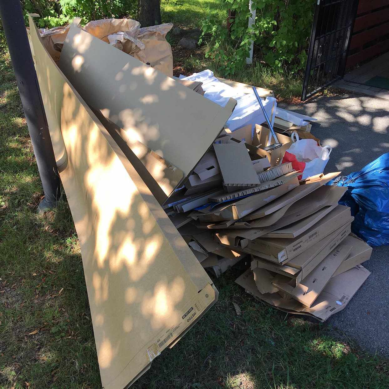 image of Kartonger och byggavfall - Sollentuna