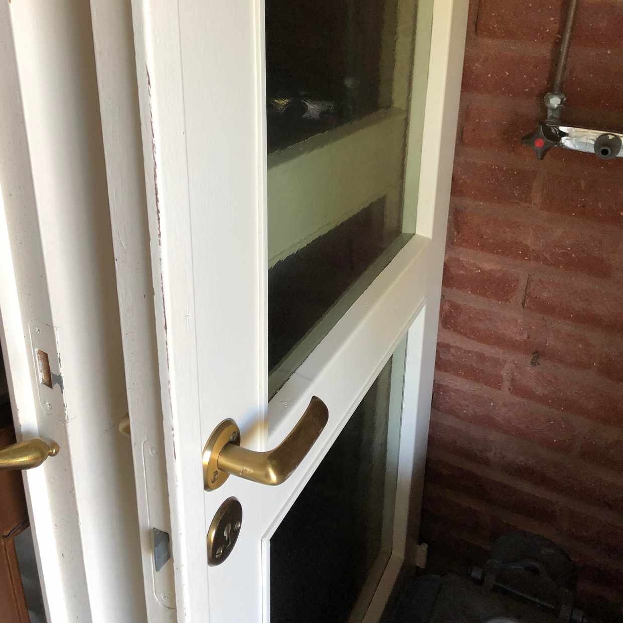 image of Två glasdörrar, grenar mm - Västra Frölunda
