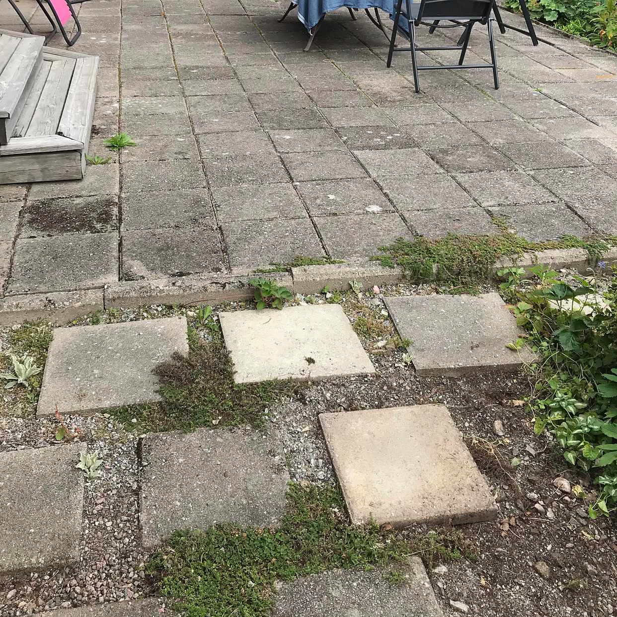 image of Betongplattor skänkes - Eskilstuna