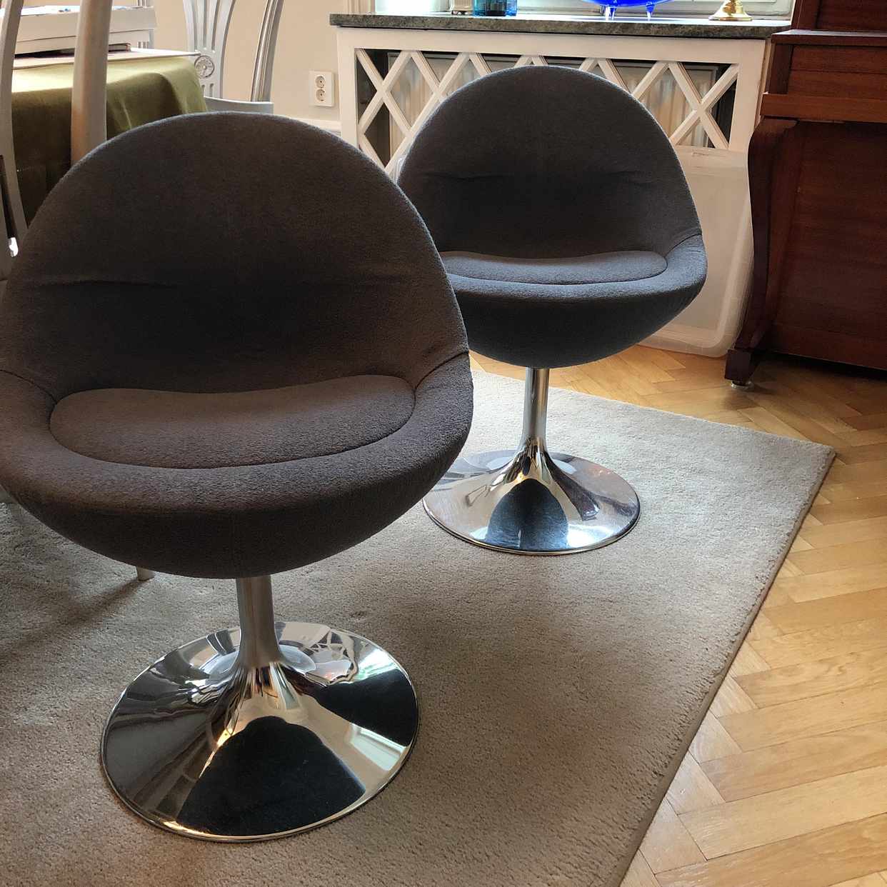 image of 2 st designstolar johanso - Stockholms Stad