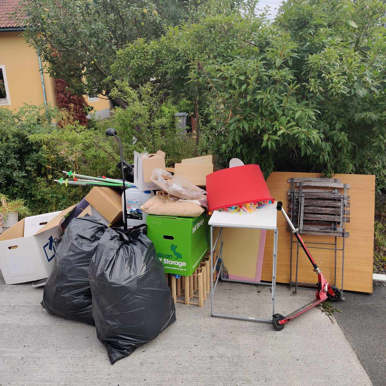 image of Kartong, trä, plast... - Stocksund