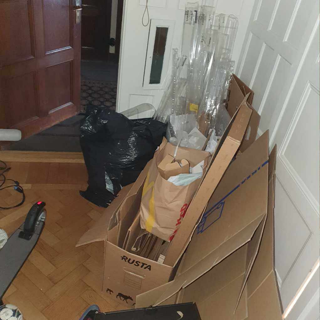image of Kartonger och plast - Stockholm