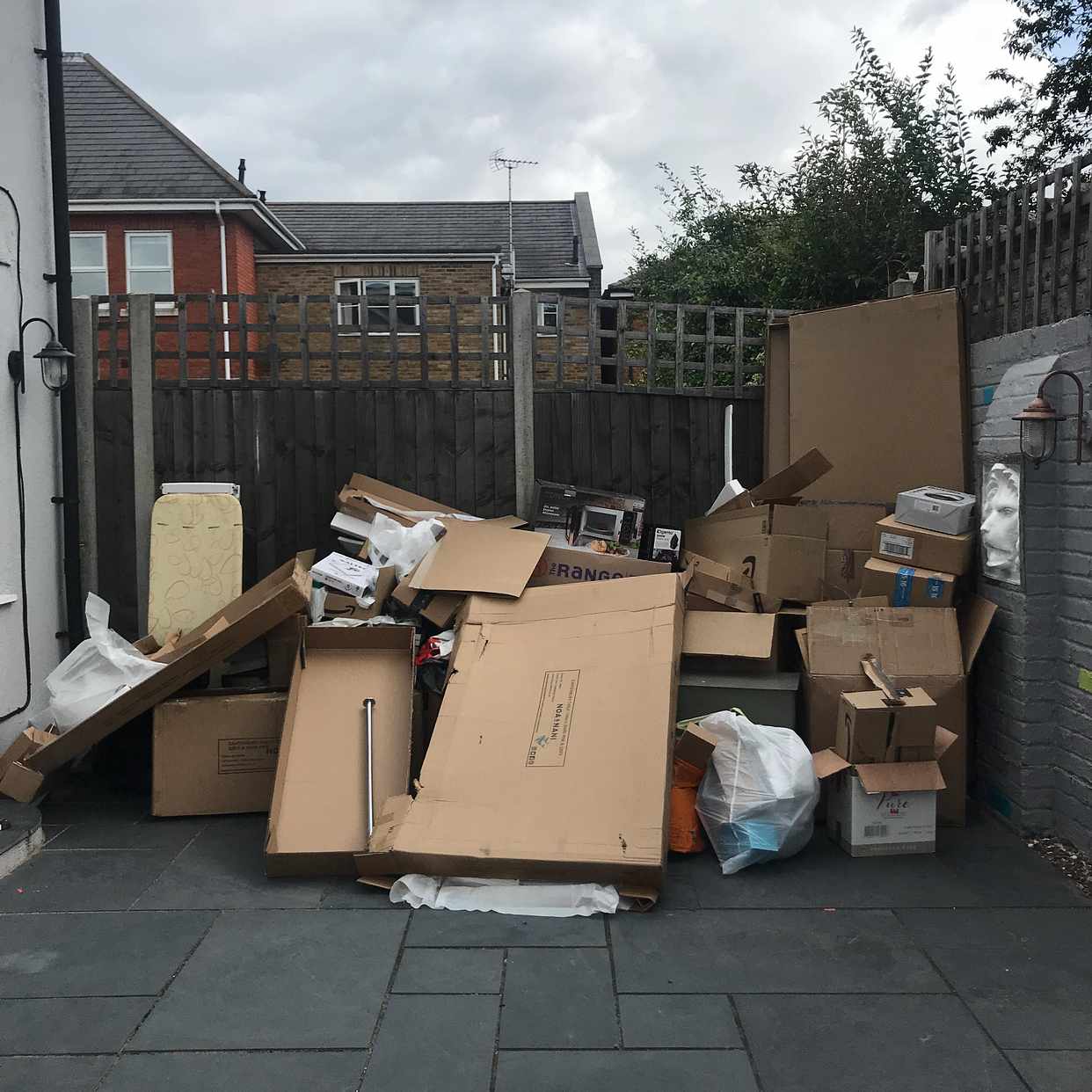 image of Boxes packing rubbish - Staines-Upon-Thames