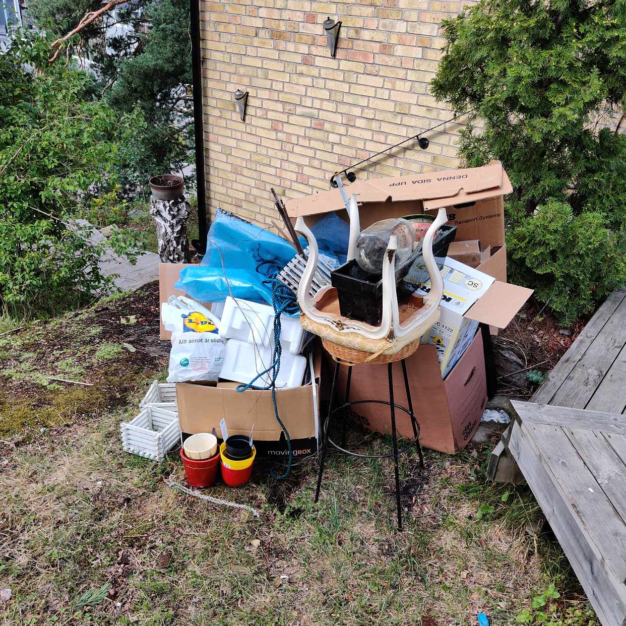 image of Blandskräp, mest kartong. - Huddinge