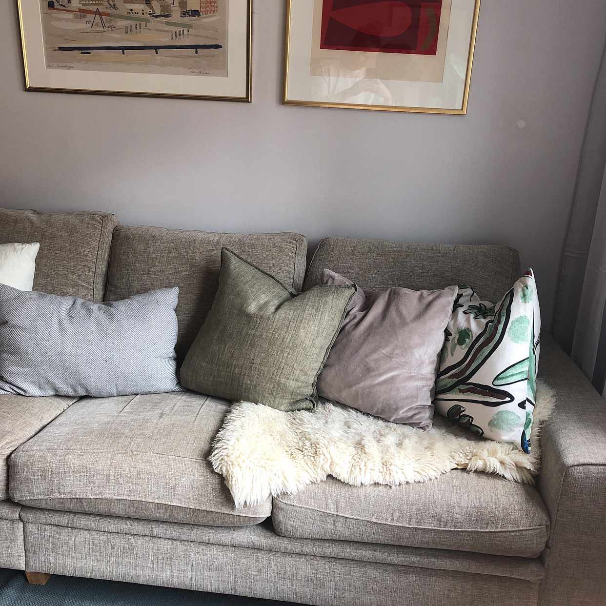 image of Beige soffa bortskänkes - Stockholm