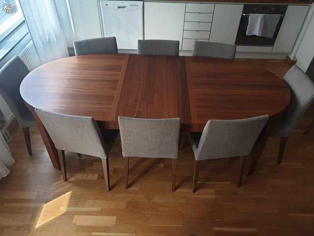 image of Matbord och stolar i valn - 