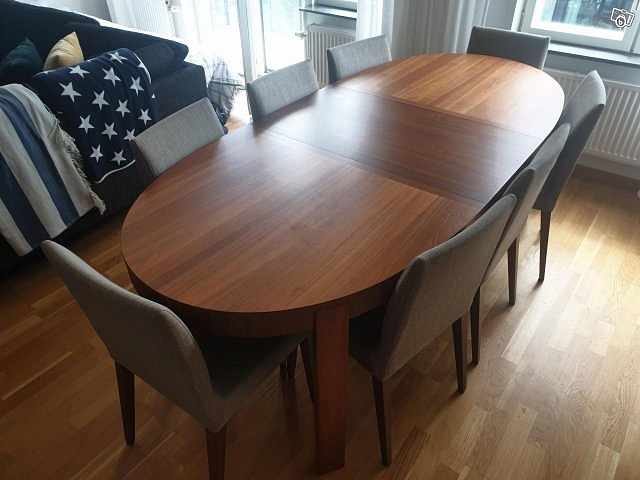 image of Matbord och stolar i valn - 