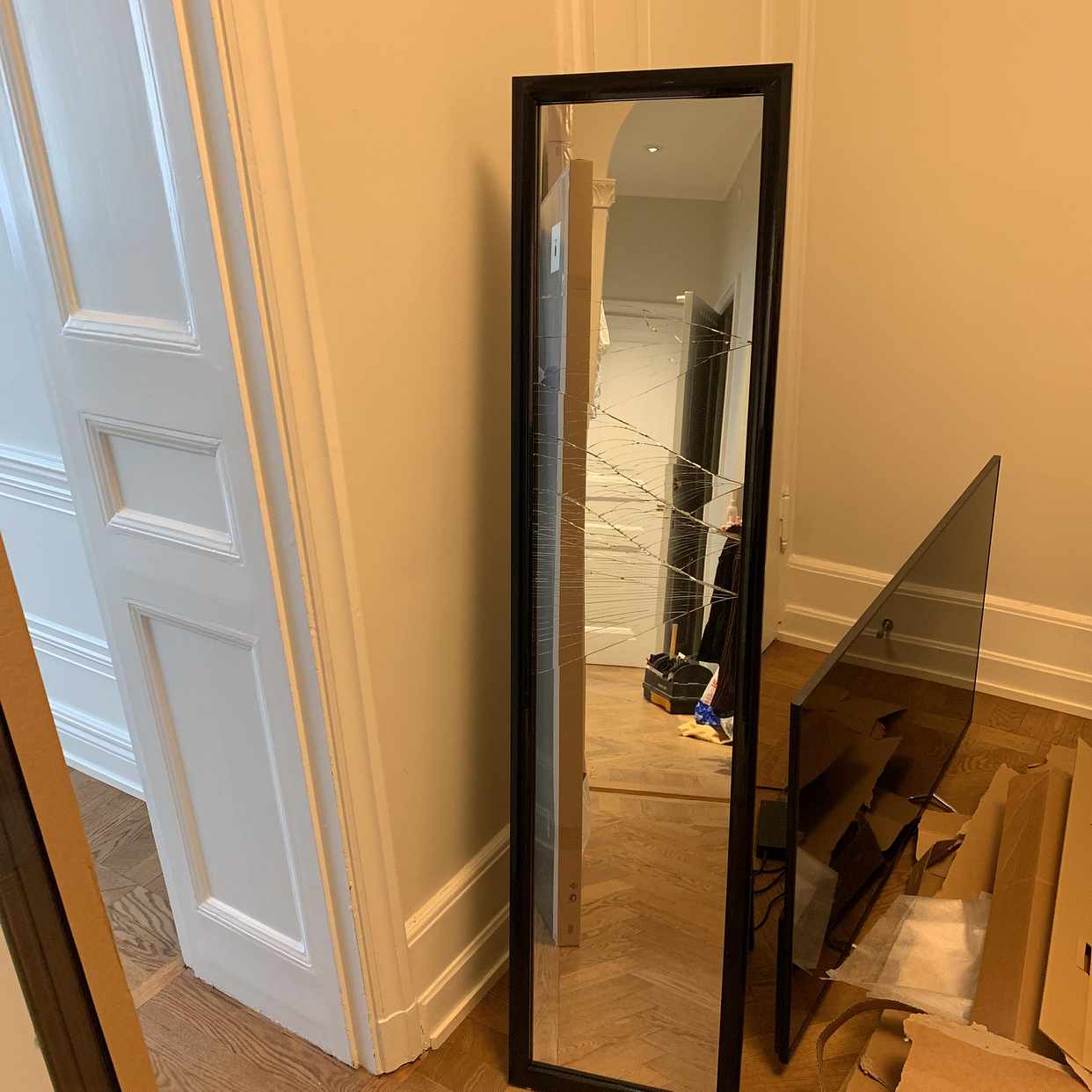 image of A sony tv and a mirror - Stockholm City