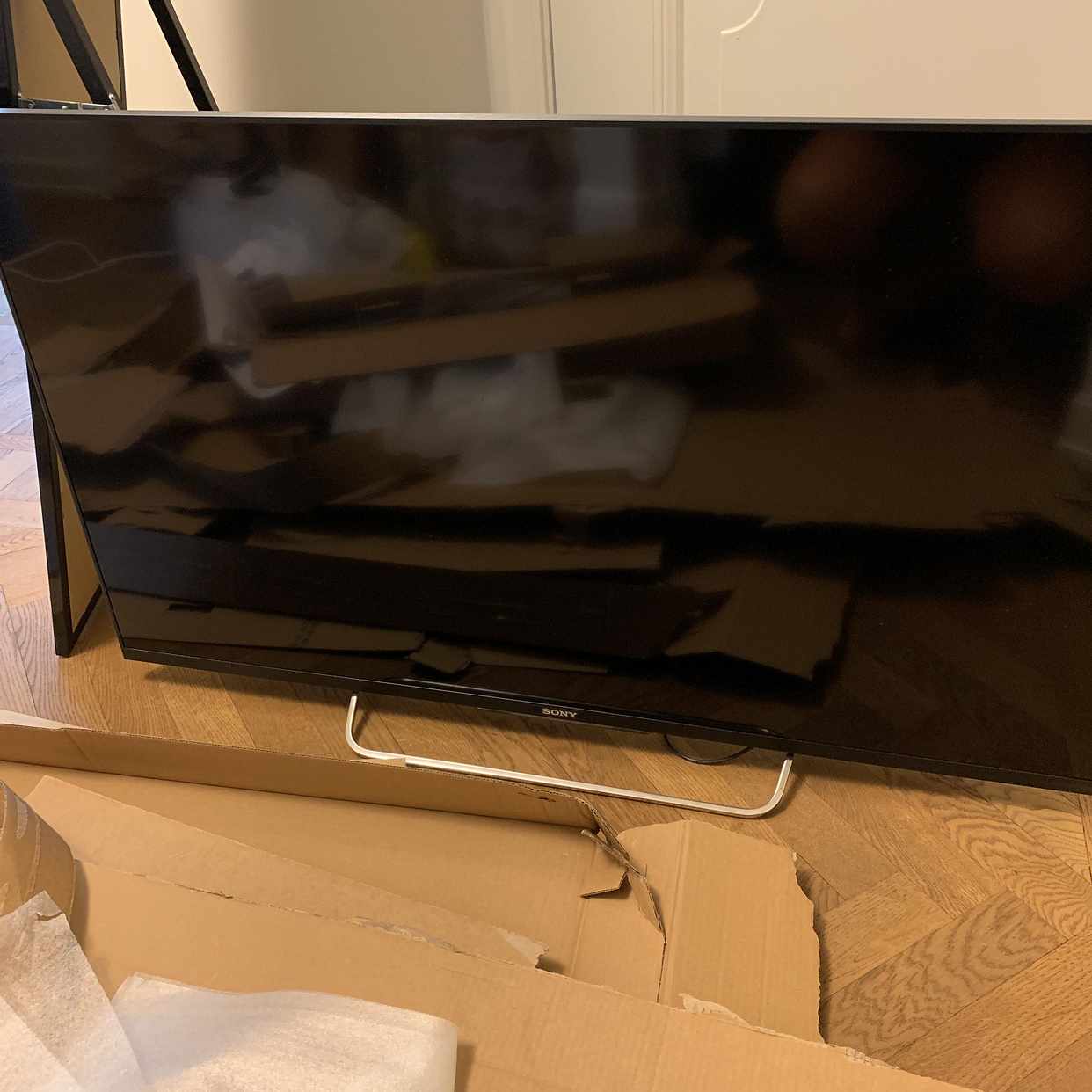 image of A sony tv and a mirror - Stockholm City