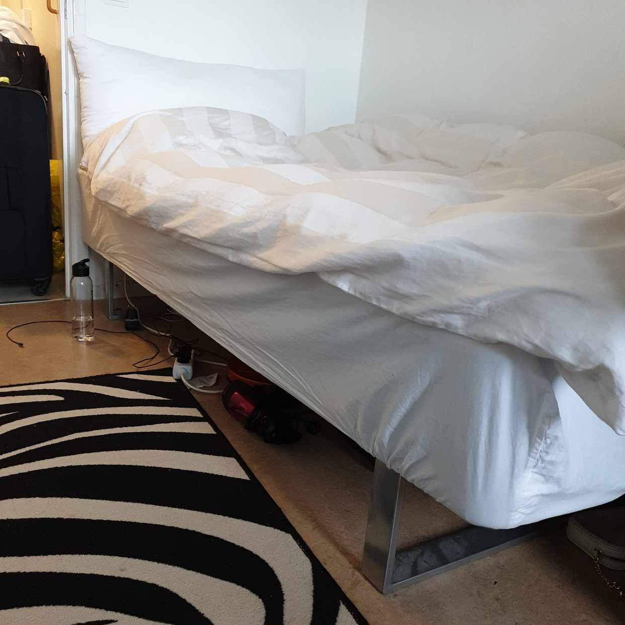 image of 120 säng BORTSKÄNKES - Stockholm