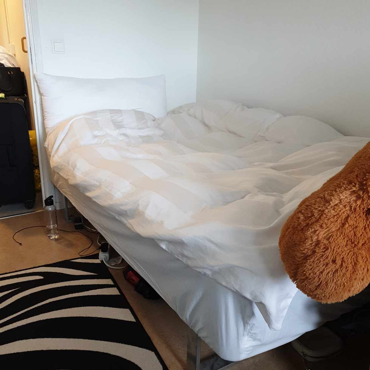 image of 120 säng BORTSKÄNKES - Stockholm