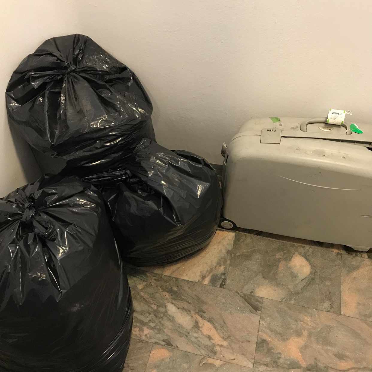 image of 6 soppåsar +lite bråte - Stockholm