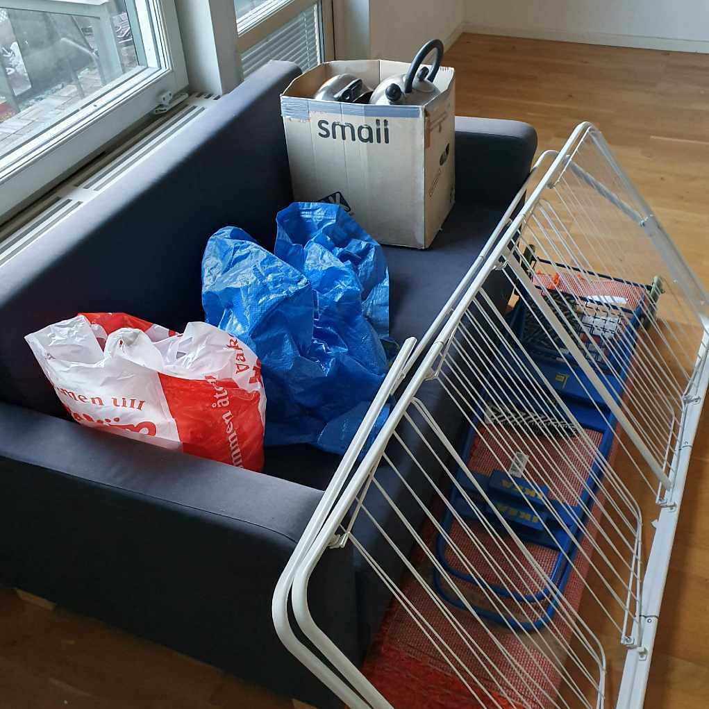 image of Small sofa and other stuf - Sundbyberg