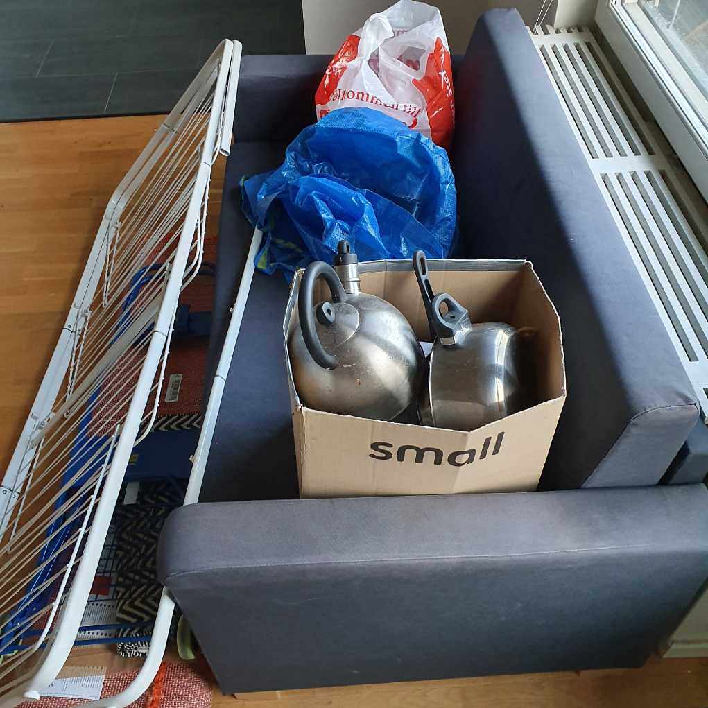 image of Small sofa and other stuf - Sundbyberg