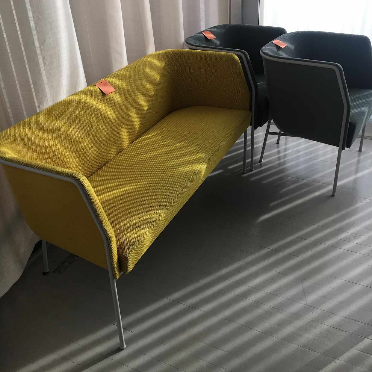 image of 1 liten soffa+2 fåtöljer - 