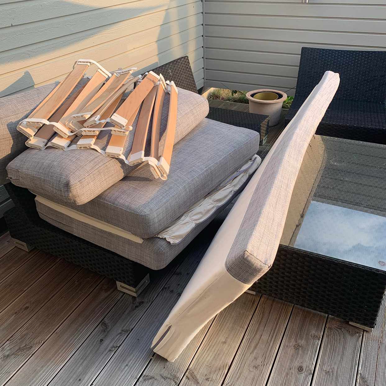 image of Bäddsoffa med lite avfall - Lomma