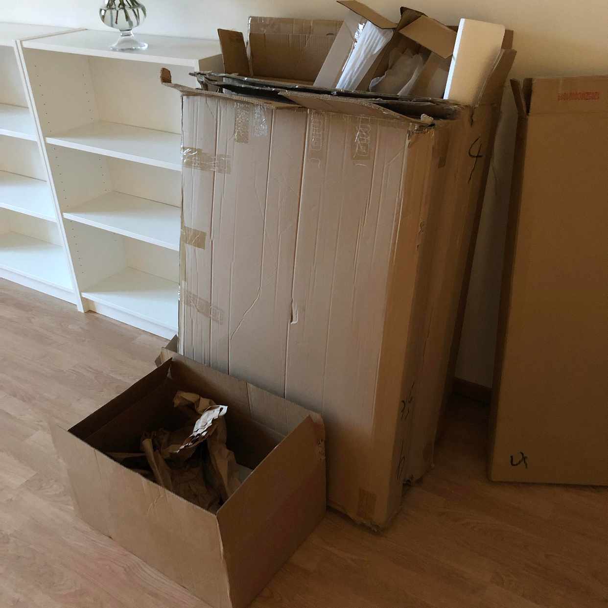 image of Kartonger att hämta - Sundbyberg