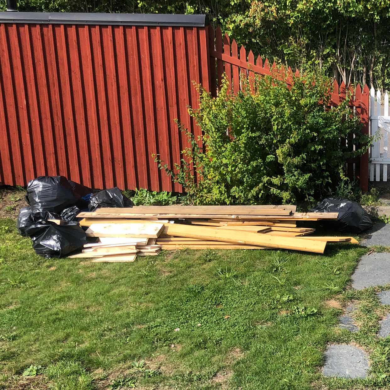 image of Byggavfall och äpplen - Sundbyberg