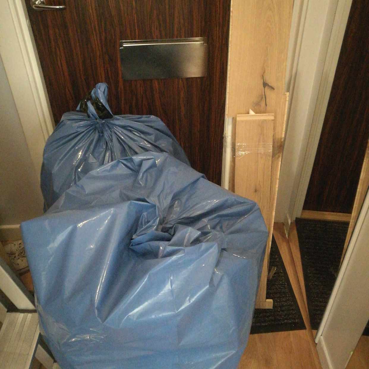 image of 2 säckar, några lister - Stockholm