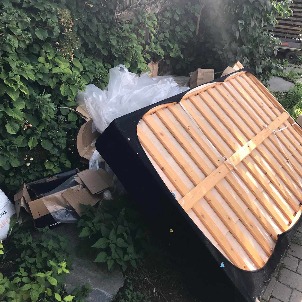 image of En säng och emballage - Hässelby