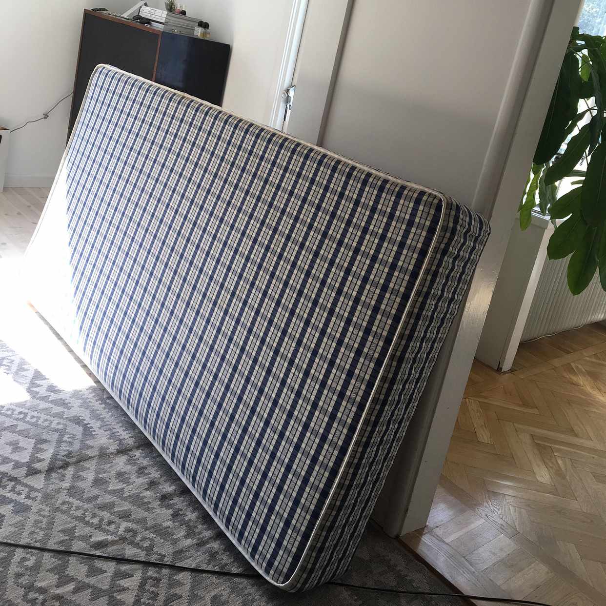 image of Säng 105x200 - Bromma