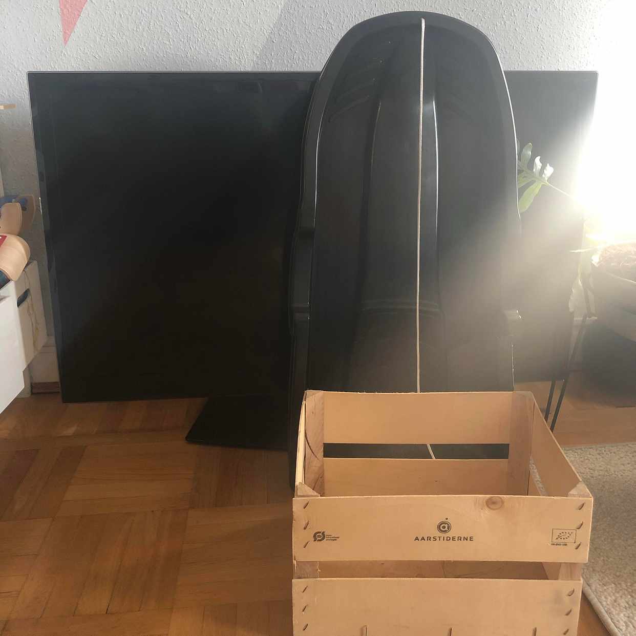 image of Trasig tv och pulka - Stockholms Stad