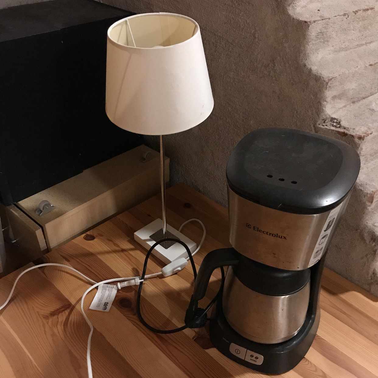 image of Kaffekokare och en lampa - Uppsala