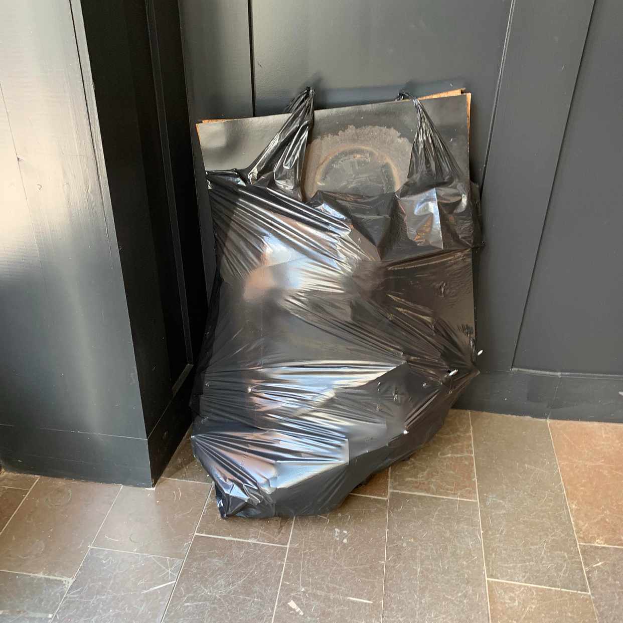image of Svart säck att kasta - Stockholm