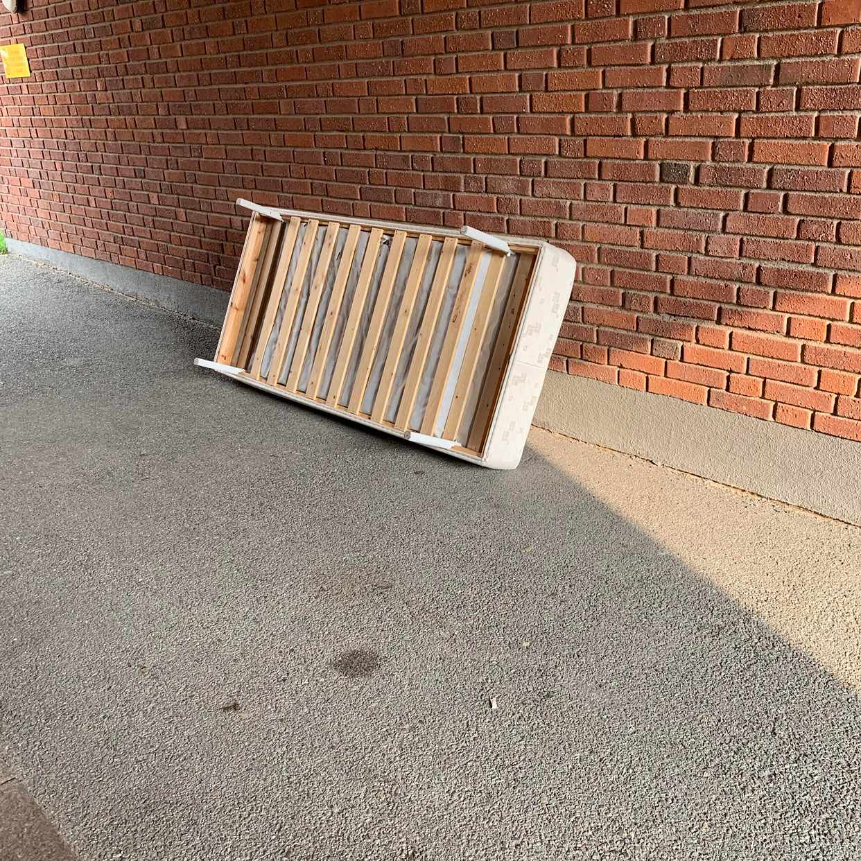 image of 90-säng använd av barn - Täby