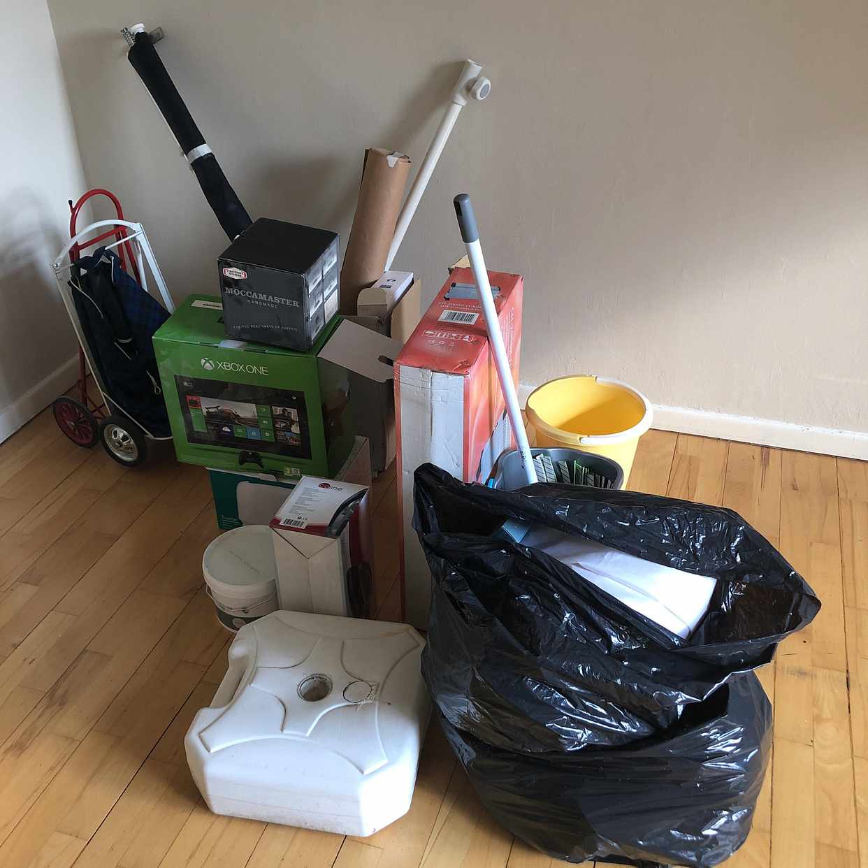 image of Blandat skrot efter flytt - Hägersten