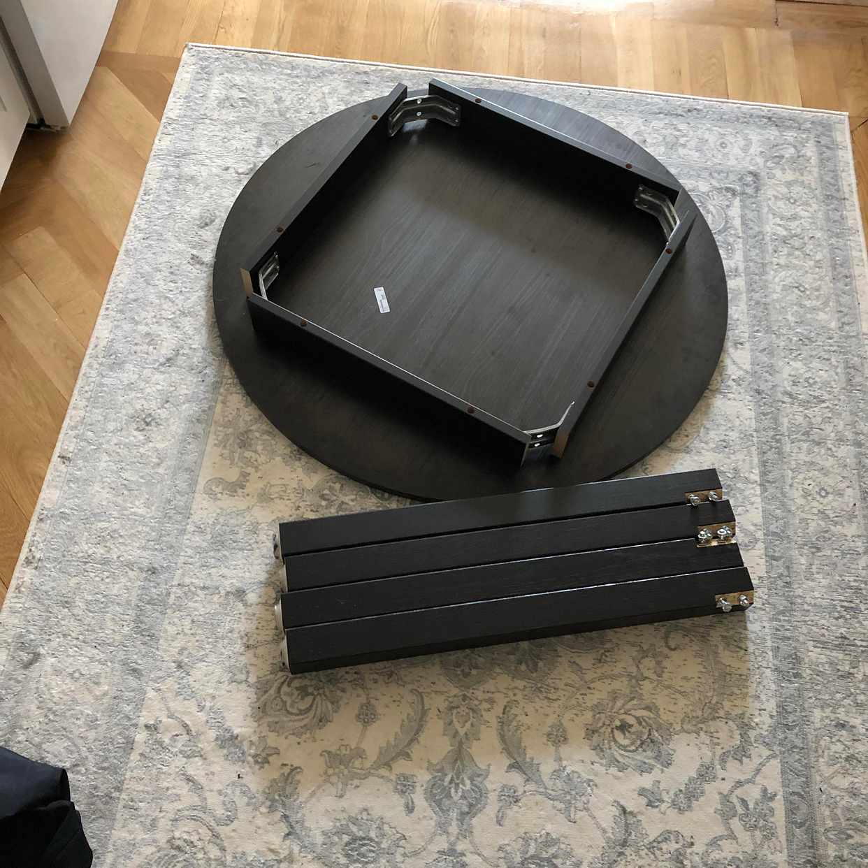 image of Litet runt bord 95cm - Stockholm