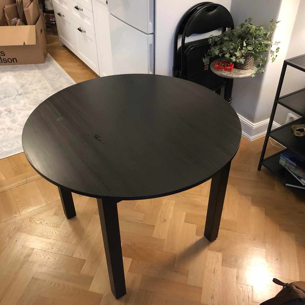 image of Litet runt bord 95cm - Stockholm