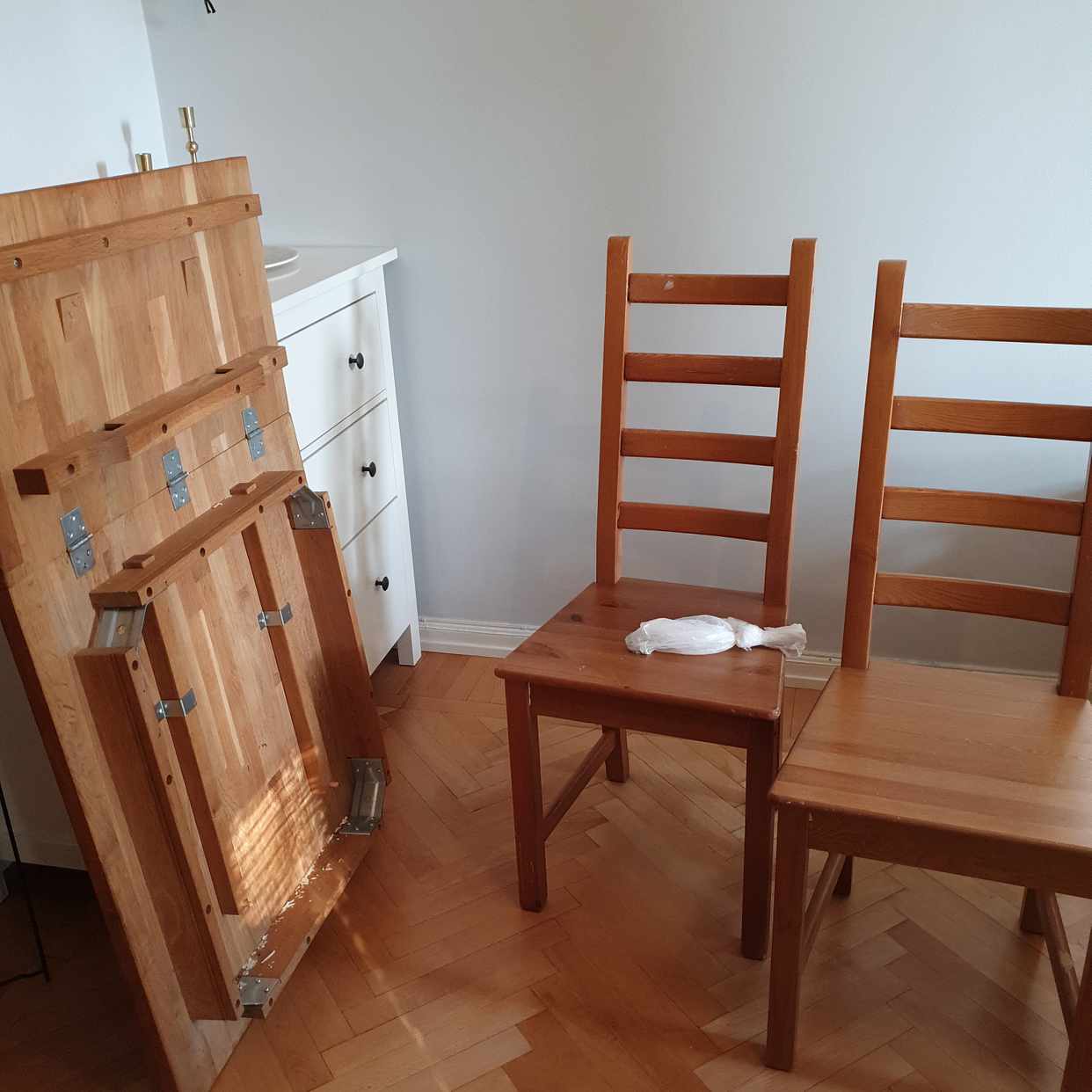 image of Klaffbord + 2 stolar - Stockholm