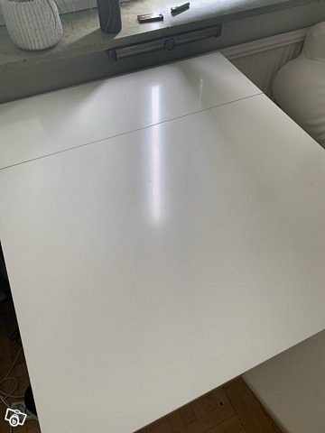 image of Vitt bord & stolar - 