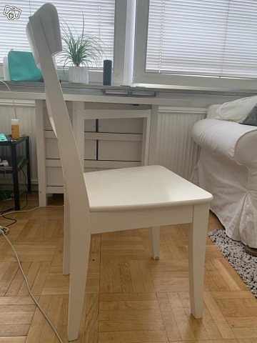 image of Vitt bord & stolar - 